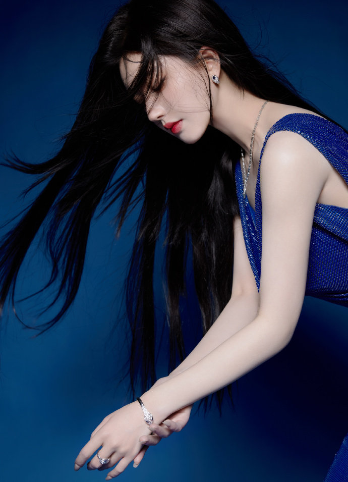 女士排尿位置免费看-女士排尿位置免费看老版V