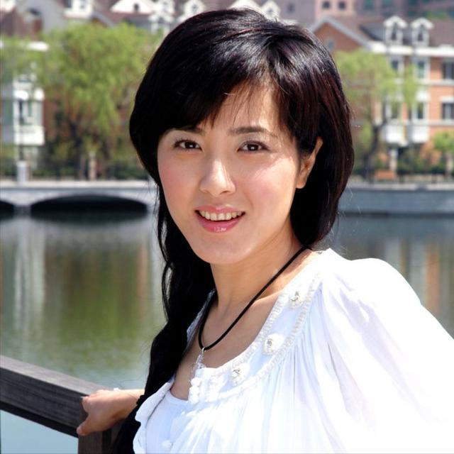她是两百年难遇的美人“征服”男人无数如今49岁依旧单身(图2)