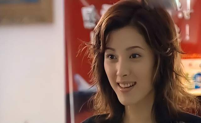 她是两百年难遇的美人“征服”男人无数如今49岁依旧单身(图1)