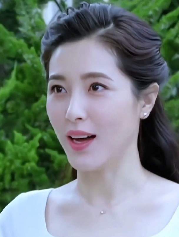 她是两百年难遇的美人“征服”男人无数如今49岁依旧单身(图4)