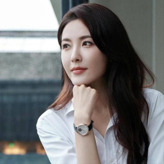 她是两百年难遇的美人“征服”男人无数如今49岁依旧单身(图12)