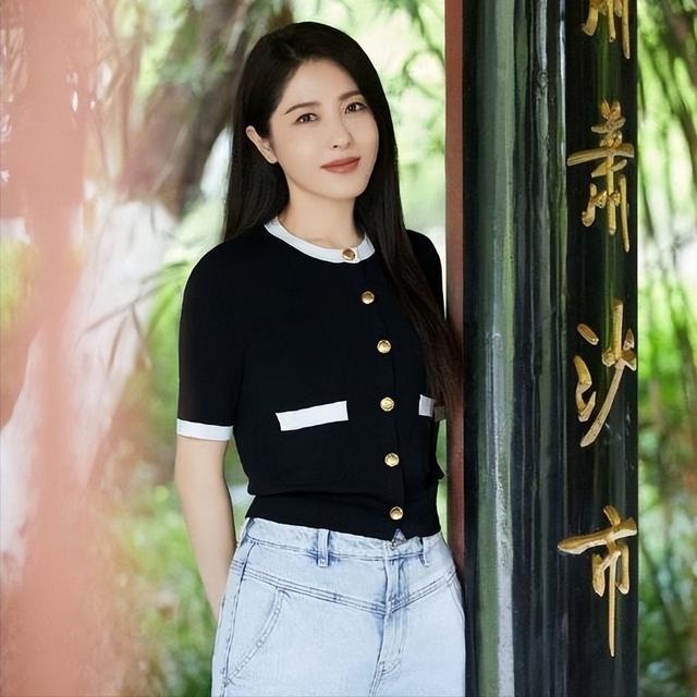 她是两百年难遇的美人“征服”男人无数如今49岁依旧单身(图14)