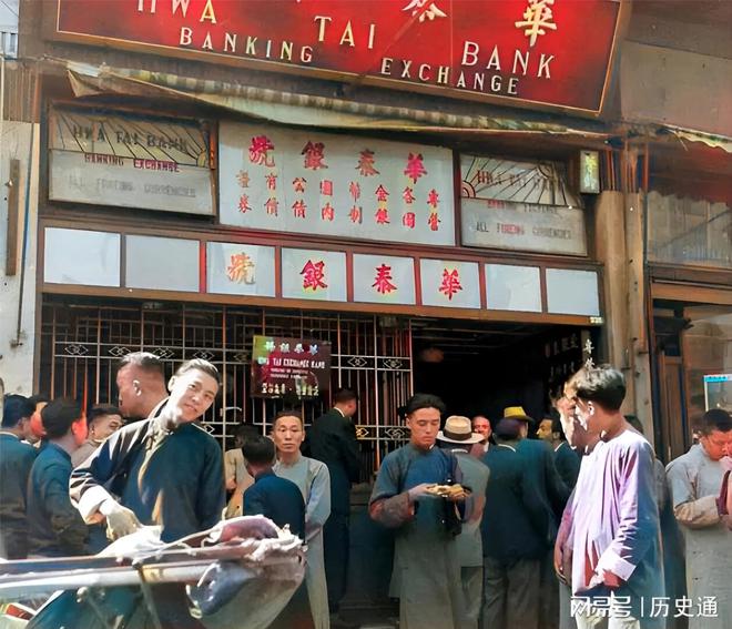 民国街边的小卖部的布局非常有讲究(图2)