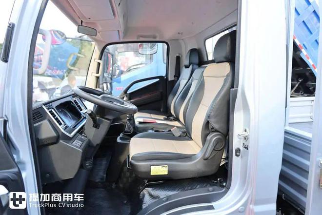 康明斯B25发动机加持江淮1卡全新骏铃A9来袭实拍带你看还有哪些升级改进(图5)