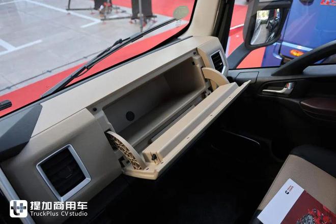 康明斯B25发动机加持江淮1卡全新骏铃A9来袭实拍带你看还有哪些升级改进(图8)