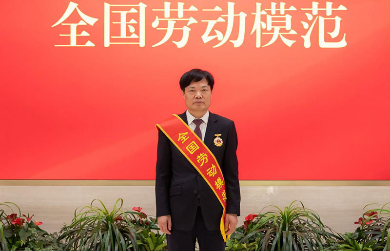 初心如炬勇争先全国劳模李立新的34年奋斗征程(图1)