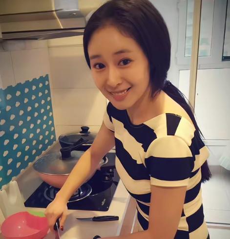 高叶算不算“顶级美人”？看看她和陈妍希、倪妮的合照就有答案了(图4)