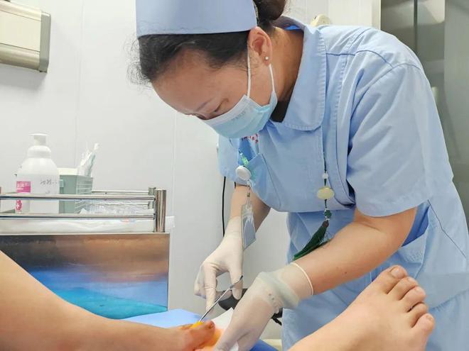 治疗甲沟炎长宁社区里的护理门诊有特色→(图1)