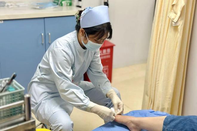 治疗甲沟炎长宁社区里的护理门诊有特色→(图2)