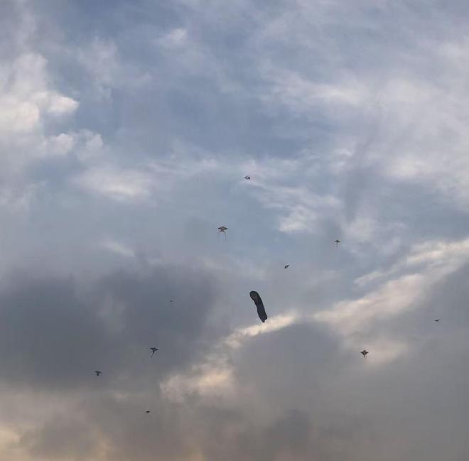 尿素袋野餐爆火！这届年轻人正在用“寒酸美学”对抗消费主义(图2)
