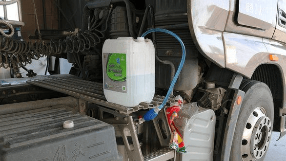 大货车加的尿素竟是尾气净化高手？揭秘尿素在环保中的大作用！(图1)