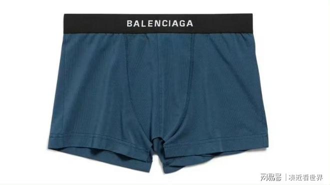 巴黎世家“裤衩裙“被群嘲：内裤裁一刀卖4500？(图1)