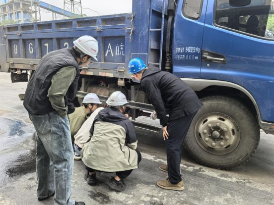 专家带教+实战练兵巢湖开展重型柴油车排放检查实训(图3)