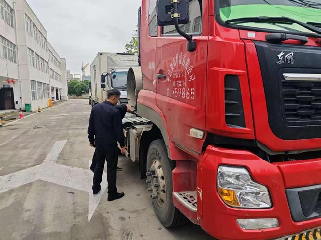 咸阳市生态环境局高新分局开展重型货车尾气排放检测(图2)