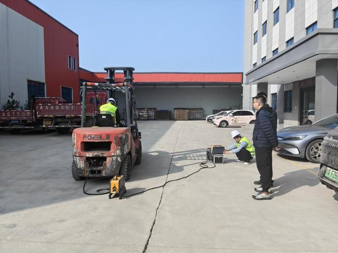 咸阳市生态环境局武功分局开展多部门联合机动车路查路检及非道路移动机械专项执法检查(图2)