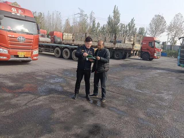 开封市生态环境局祥符分局：进企业宣柴油货车尾气环保知识筑牢空气质量防护线(图1)