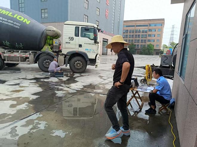 河南省漯河市生态环境局源汇分局开展柴油货车入户检测行动(图1)