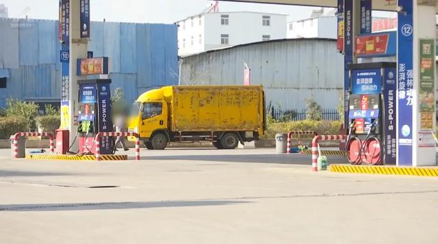 新员工错把尿素加进油箱？致货车故障频发加油站回应(图11)