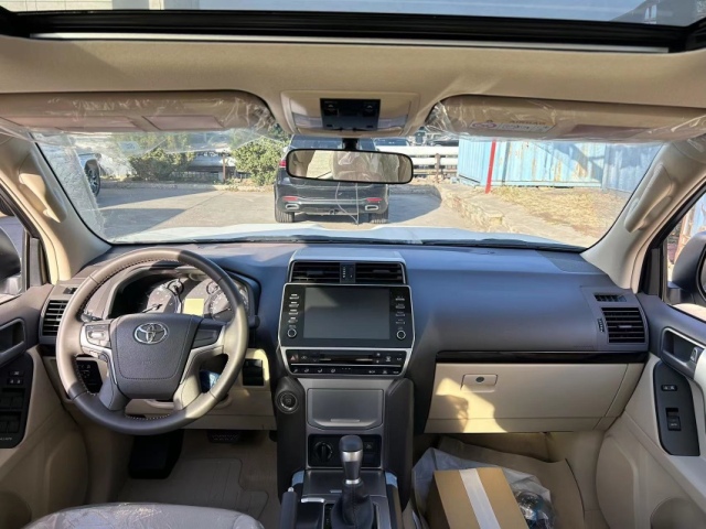 24款丰田霸道2800柴油中东版现车清仓处理50来万提车(图4)