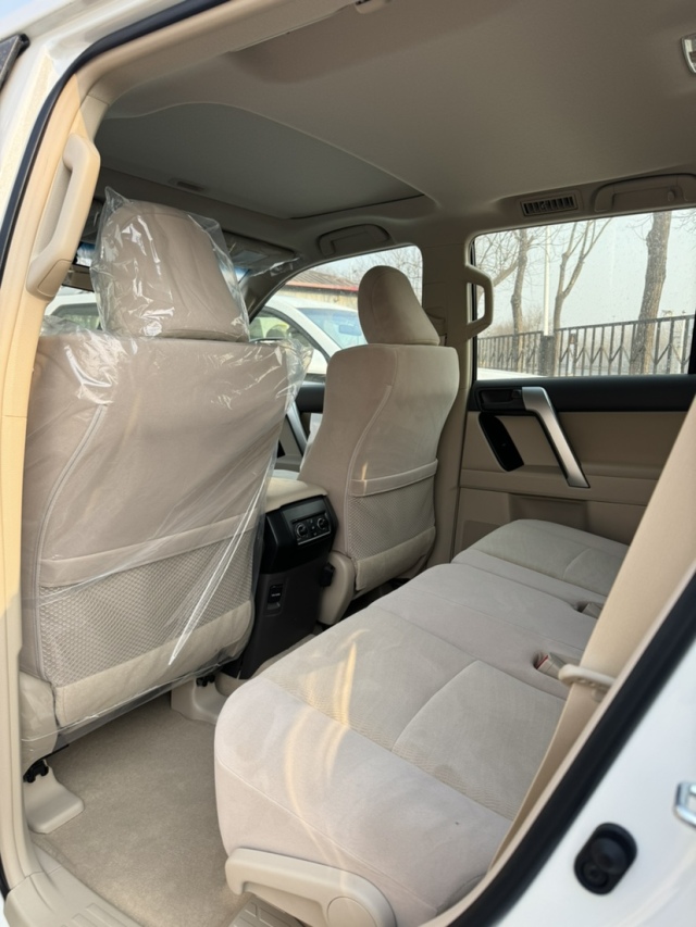 24款丰田霸道2800柴油中东版现车清仓处理50来万提车(图5)