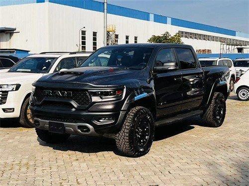 一手本家特价24款道奇公羊霸王龙最低多少钱现车配置80万起(图4)