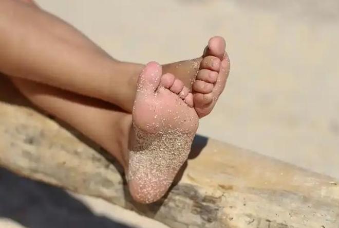 疾病来前脚先知？提醒：快看看你的脚有这5个症状别忽视！(图1)